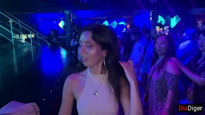 horny lady agreed to fuck-fest in a nightclub in the wc