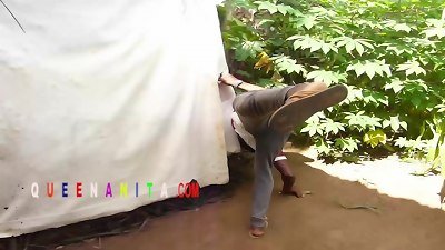 Somewhere In Africa A Slay mansion wife Who nearly pulverized With Everybody In A Tenanment Yard inwards Local bathroom  Caught By In-law