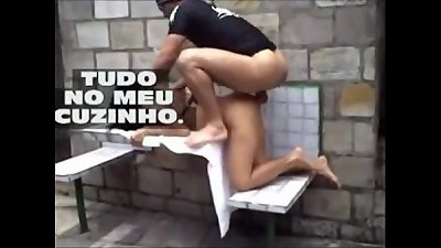 arrombando o cuzinho da esposa  com for&ccedil;a