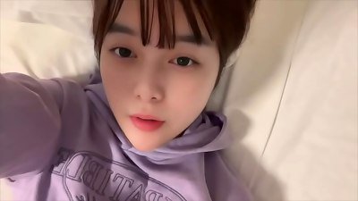 [Selfie masturbation] My girlfriend wasn't here today so I was blessed to be able to jerk casually in my room...