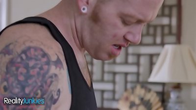 Kira Perez Just Heard She Is Her Masseur's best customer So She Gives Him Her vag As A gift - MileHigh