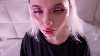 My sis was dumped by her boyfriend during ovulation, and as her step-brother, I helped her out with sex.