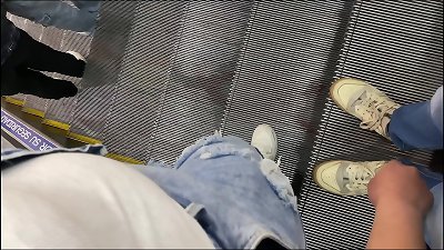 Venezuelan girl rubs Me On The Stairs Of The Mall!!!