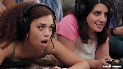 Co-op Mode nail for Gamer women / Reality Kings