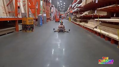 Clown gets schlong fellated in The Home Depot