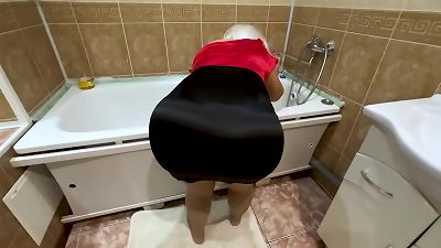 the stepmom leaned down specifically so that the stepson wanted to poke her in the ass