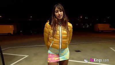 19 years elder mexican stunner Jenifer Lopez comes to Spain to start her porno career