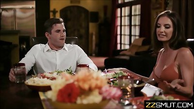 stepmom and aunts dinner rivalry