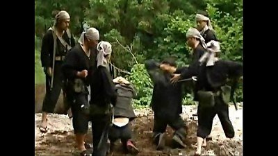 Prisoners pulverizes soldier