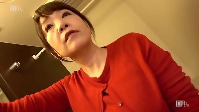 Appearance Yukie Miyamae Make a housekeeper a bare apron and play pranks as much as you want! 1