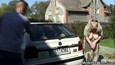 wife finds her fellow nailing mom in law