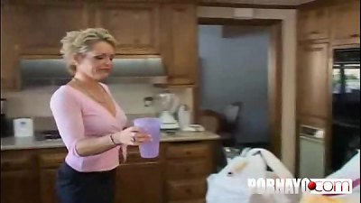 cougar Kelly Leigh porks The Delivery guy